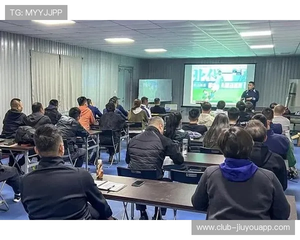 足球裁判委员会在判罚教育中推行线上讲座与实战演练结合课程，足球裁判培训视频